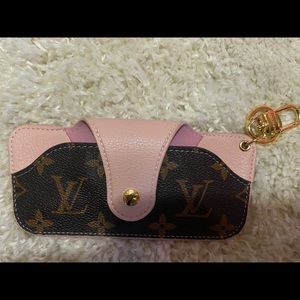 Women’s luis vuiton sunglasses case